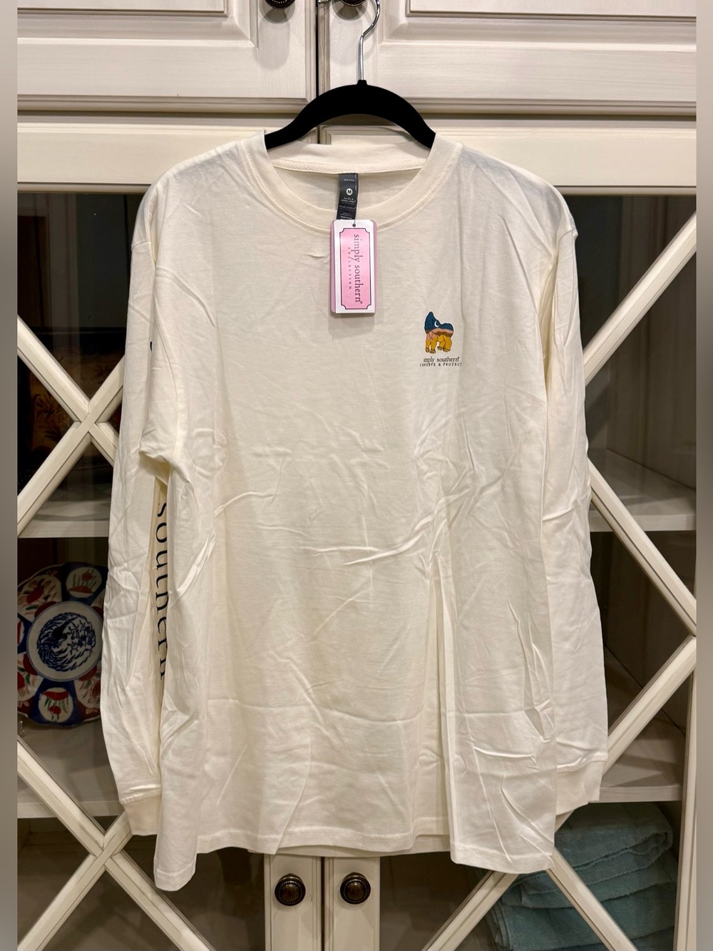 NWT SIMPLY SOUTHERN GORILLA TRACKER MOUNTAIN LONG SLEEVE T-SHIRT - Size Medium